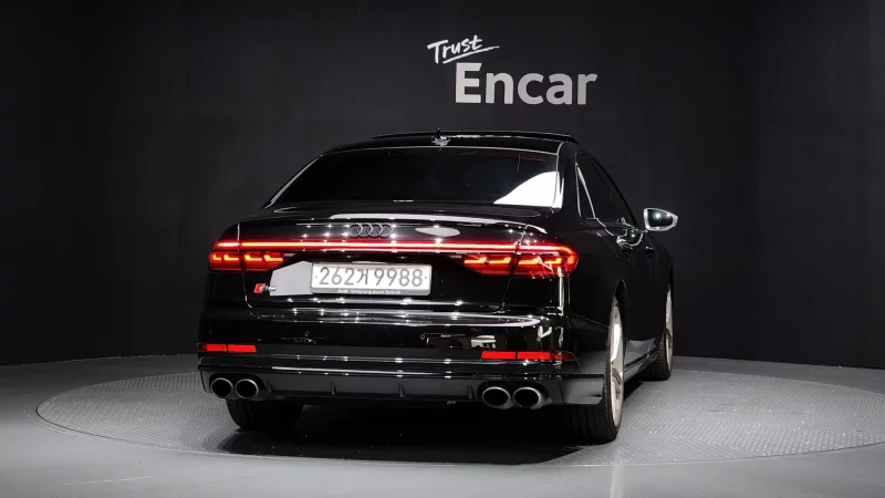 Audi S8