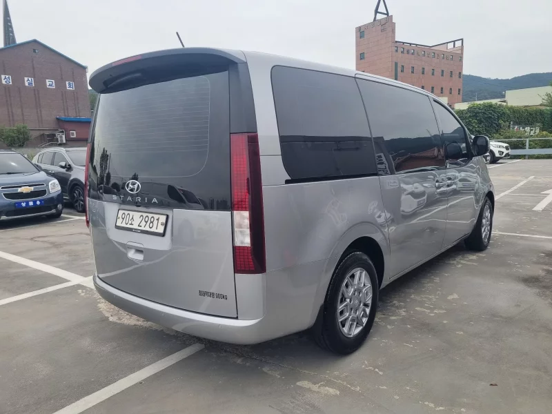 Hyundai Staria