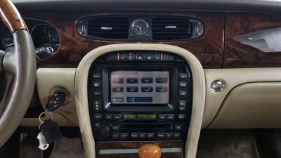 Jaguar XJ