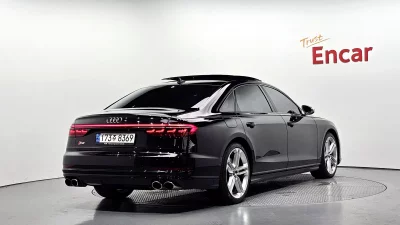 Audi S8