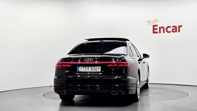 Audi S8
