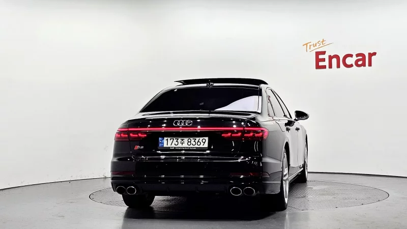 Audi S8