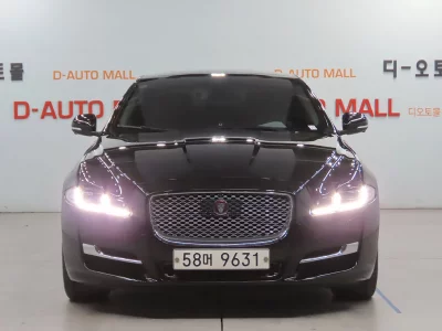 Jaguar XJ