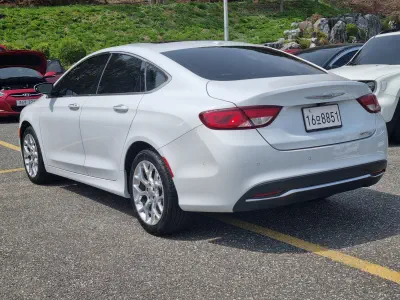 Chrysler 200