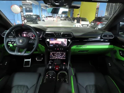Lamborghini URUS