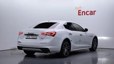 Maserati GHIBLI