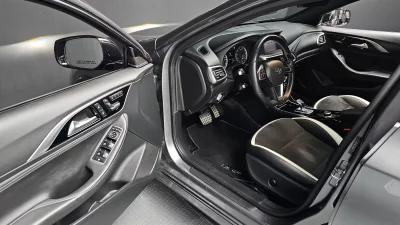Infiniti Q30