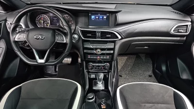 Infiniti Q30