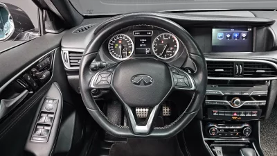 Infiniti Q30