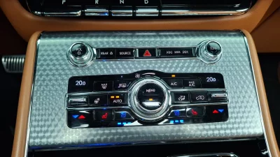 Lincoln AVIATOR