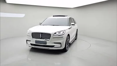 Lincoln AVIATOR