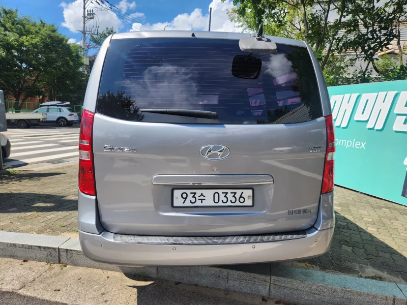 Hyundai Starex