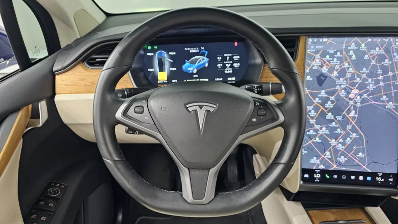 Tesla MODEL X