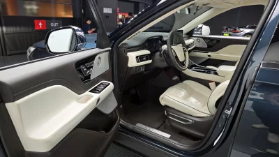 Lincoln AVIATOR