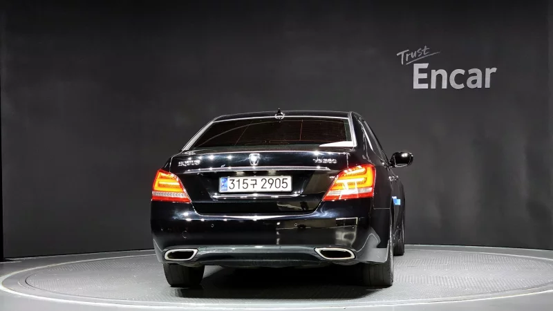 Hyundai Equus