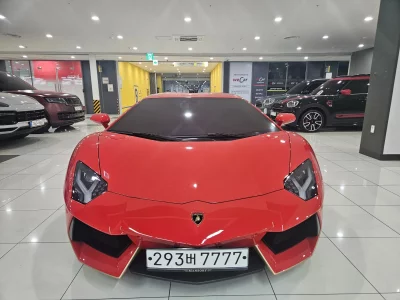 Lamborghini AVENTADOR
