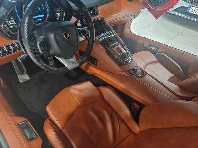 Lamborghini AVENTADOR