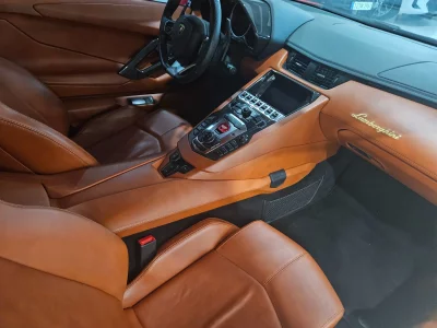 Lamborghini AVENTADOR