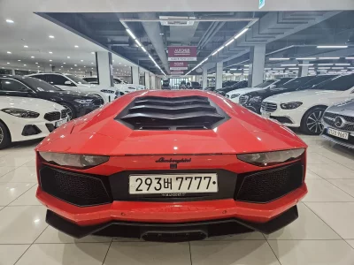 Lamborghini AVENTADOR