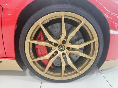 Lamborghini AVENTADOR