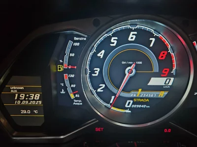 Lamborghini AVENTADOR