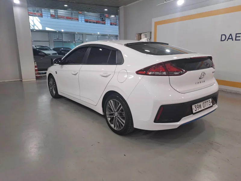 Hyundai Ioniq