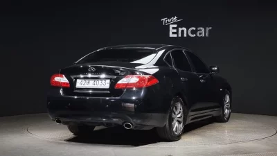 Infiniti M