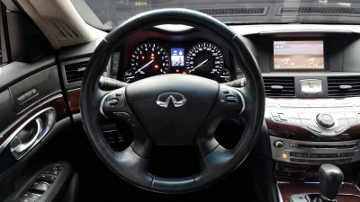 Infiniti M