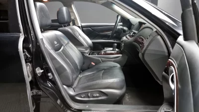 Infiniti M