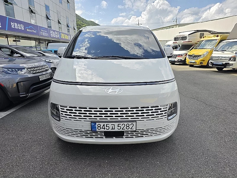 Hyundai Staria
