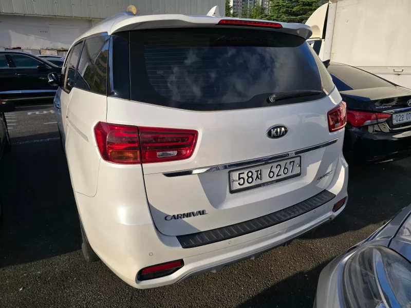Kia Carnival