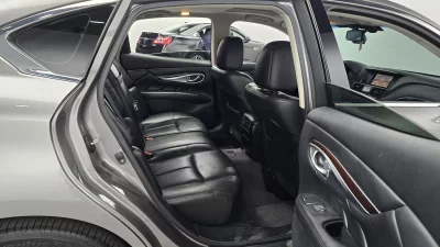 Infiniti M