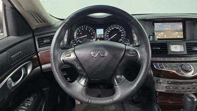 Infiniti M
