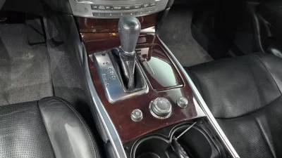 Infiniti M