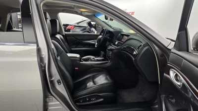 Infiniti M