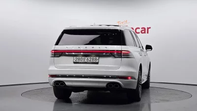 Lincoln AVIATOR
