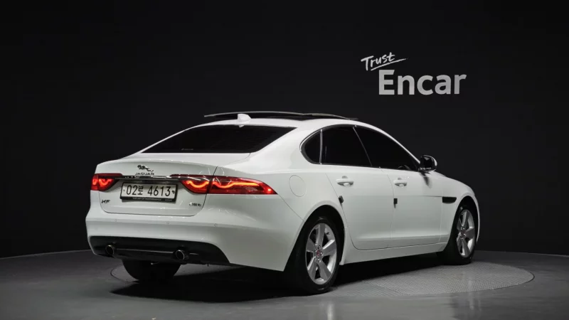 Jaguar XF