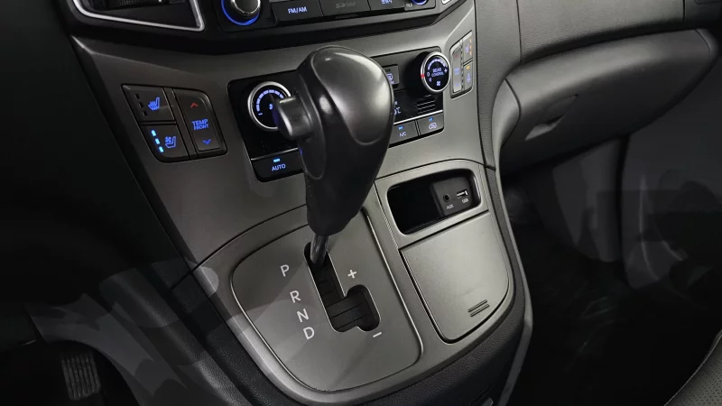 Hyundai Starex