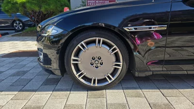 Jaguar XJ