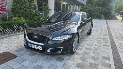 Jaguar XJ
