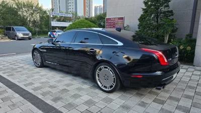 Jaguar XJ