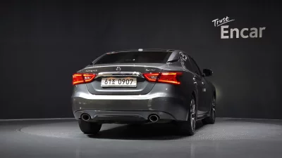 Nissan MAXIMA