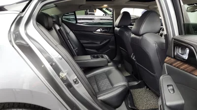 Nissan MAXIMA