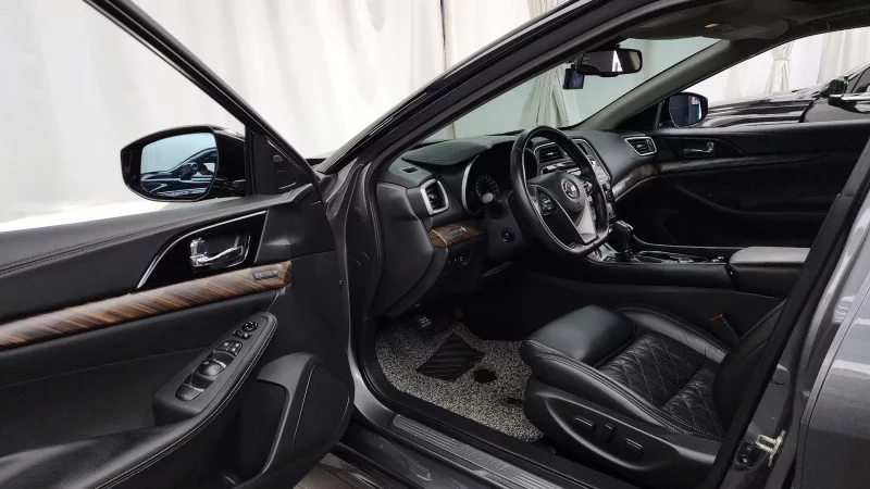 Nissan MAXIMA