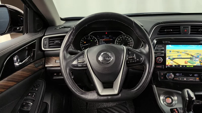 Nissan MAXIMA