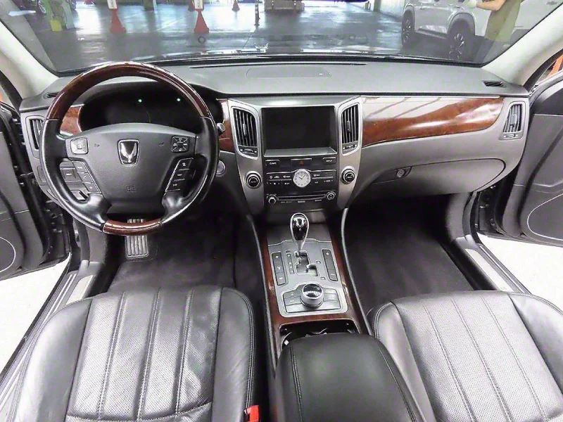 Hyundai Equus