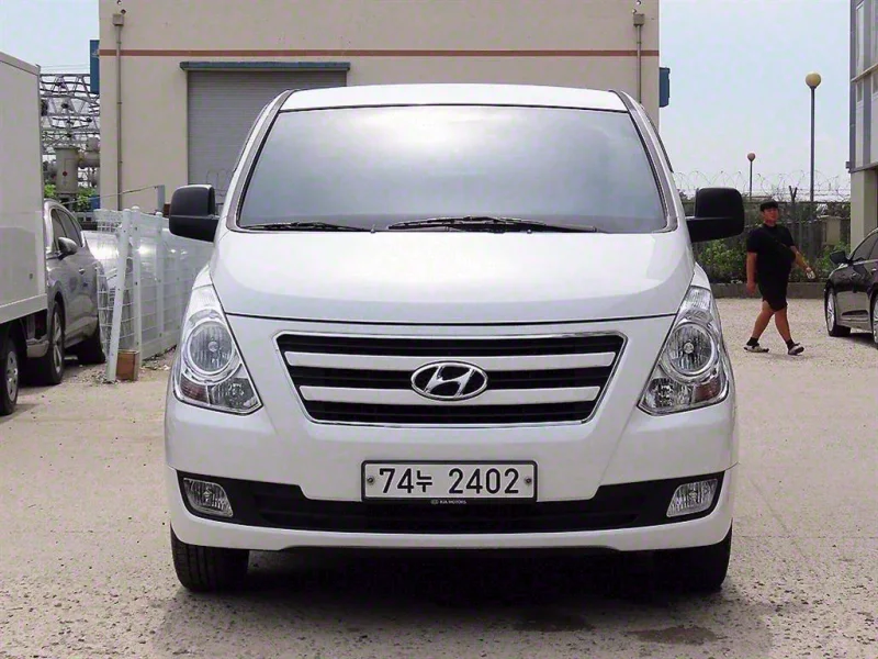 Hyundai Starex
