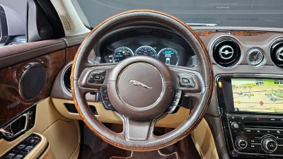 Jaguar XJ