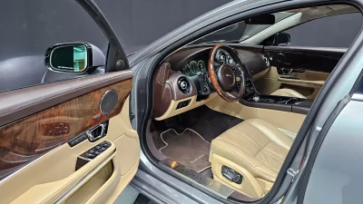 Jaguar XJ