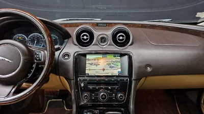 Jaguar XJ